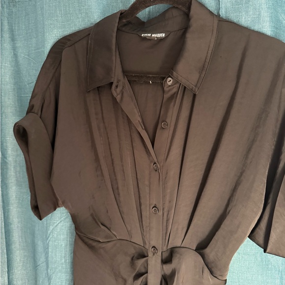 Steve Madden Black Satin Long Short-Sleeve Dress - Picture 7 of 7